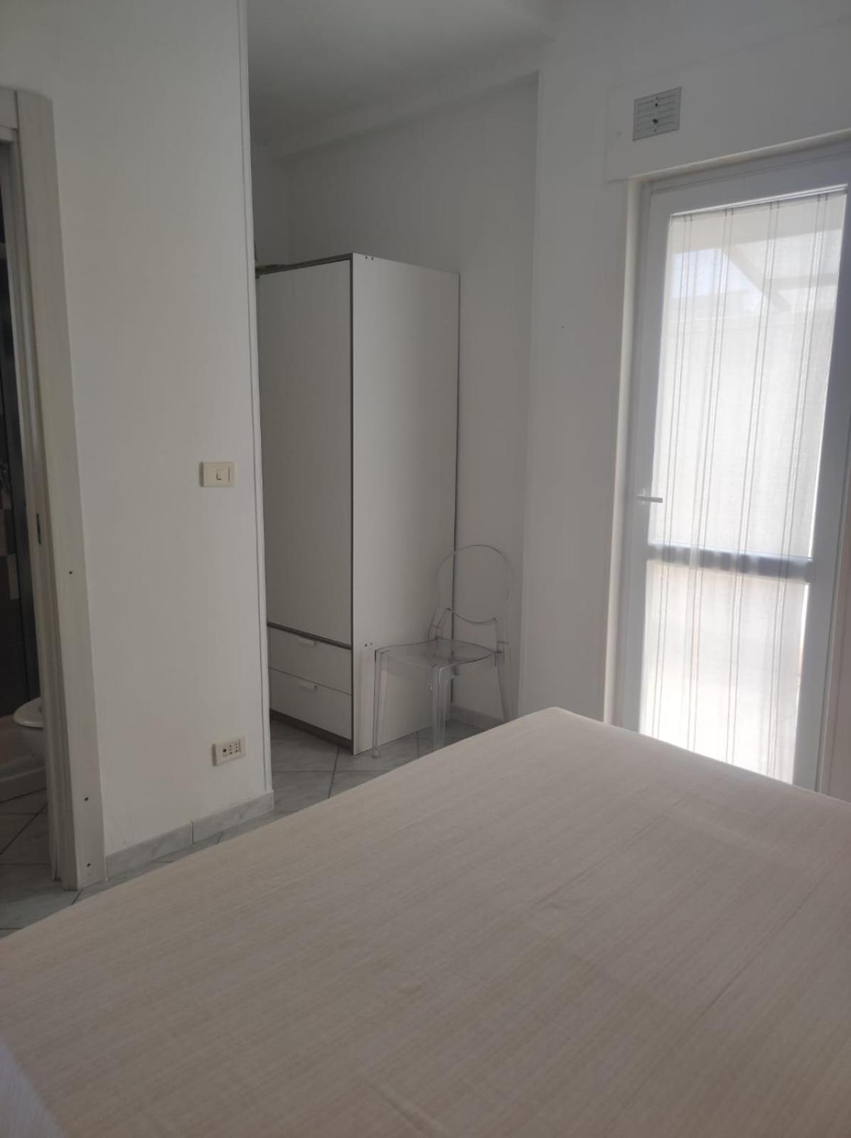 Castle On The Sea Apartment Torre Santa Sabina Bagian luar foto