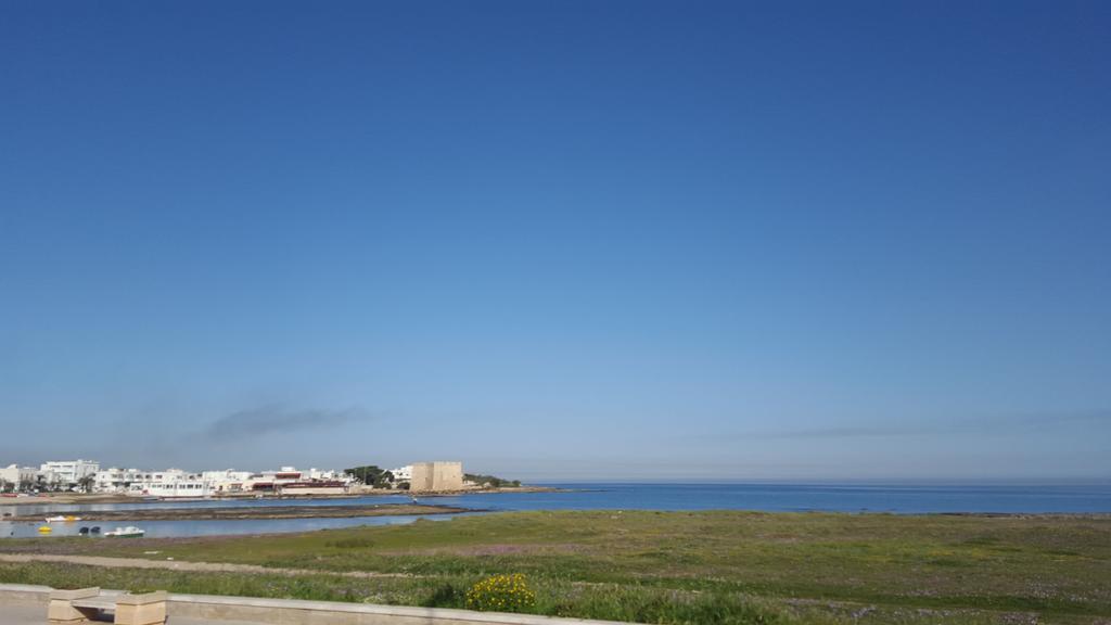 Castle On The Sea Apartment Torre Santa Sabina Bagian luar foto