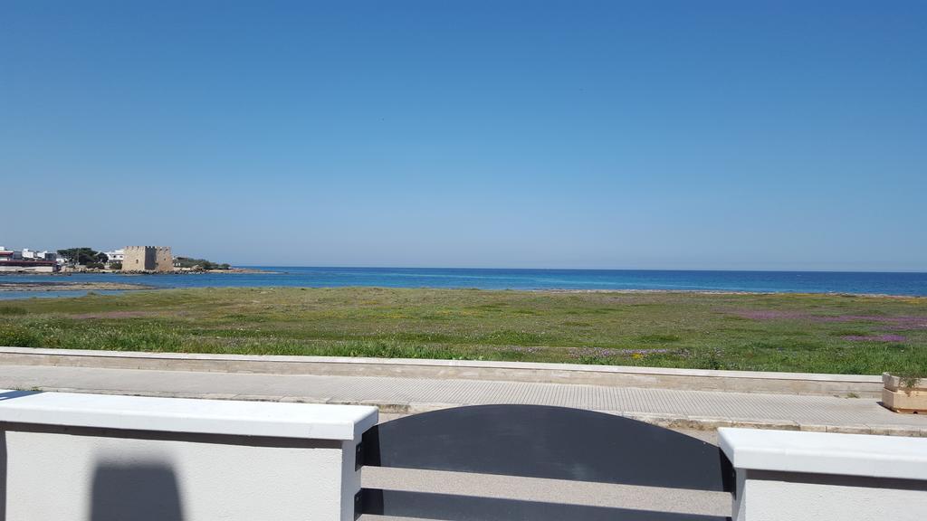 Castle On The Sea Apartment Torre Santa Sabina Bagian luar foto